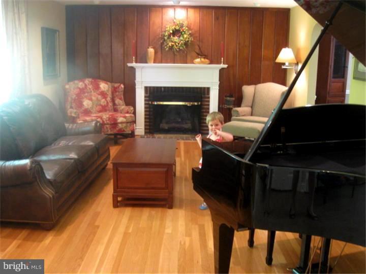 333 Greene Road Berwyn, PA 19312 - Photo 5 of 24 Living Room
