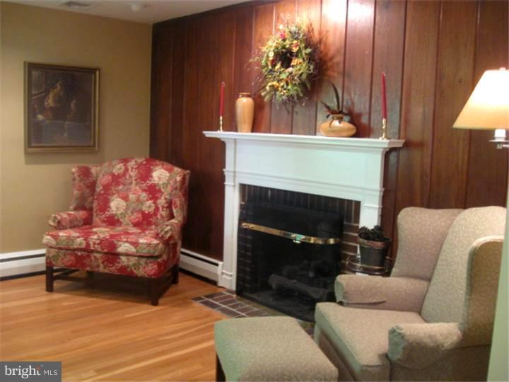 333 Greene Road Berwyn, PA 19312 - Photo 6 of 24 Living Room