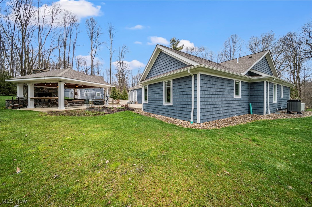12184 Heath Road Chesterland, OH 44026 - Photo 11 of 41 Covered back patio