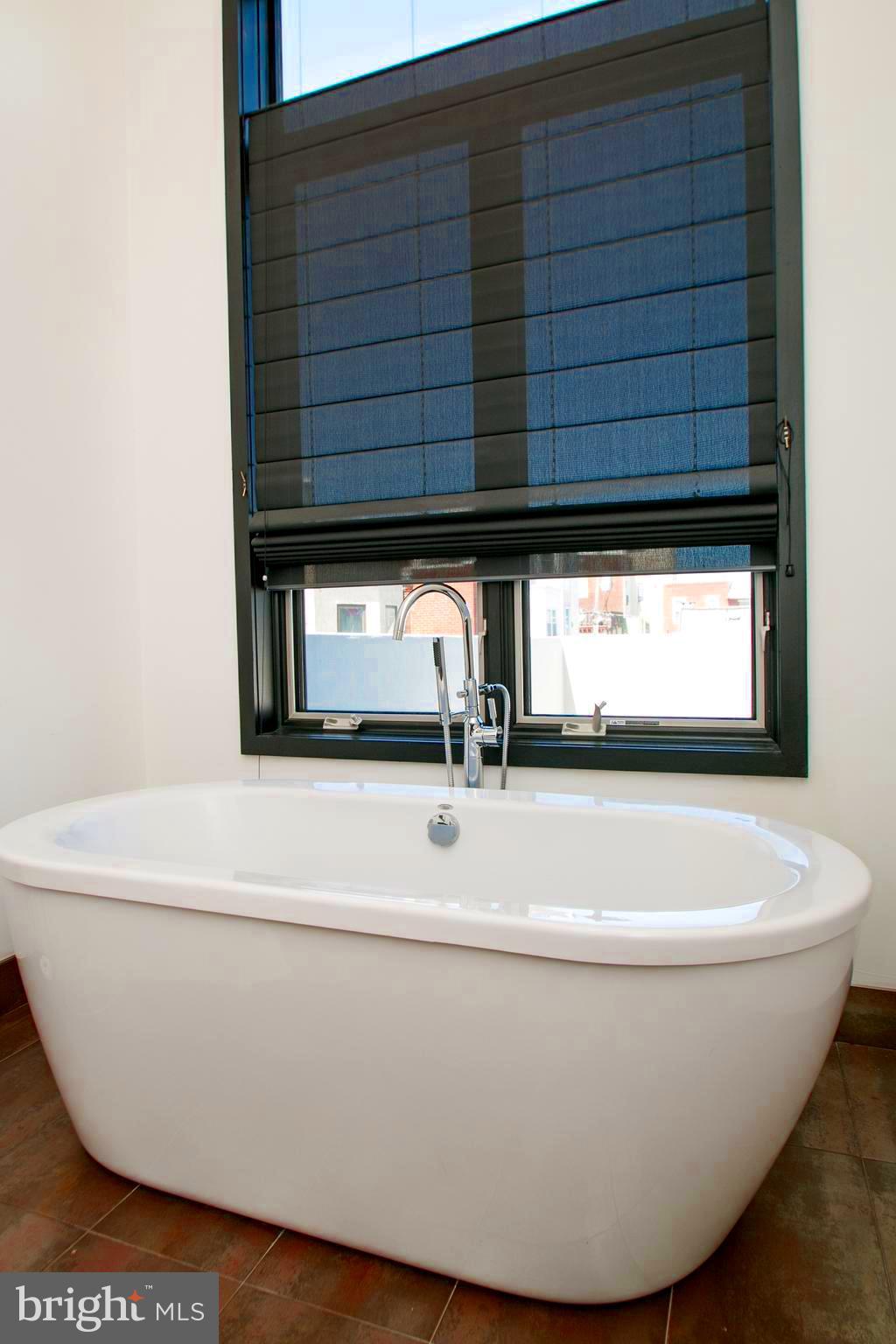 243 Tasker Street Philadelphia, PA 19148 - Photo 36 of 75 Master bathroom