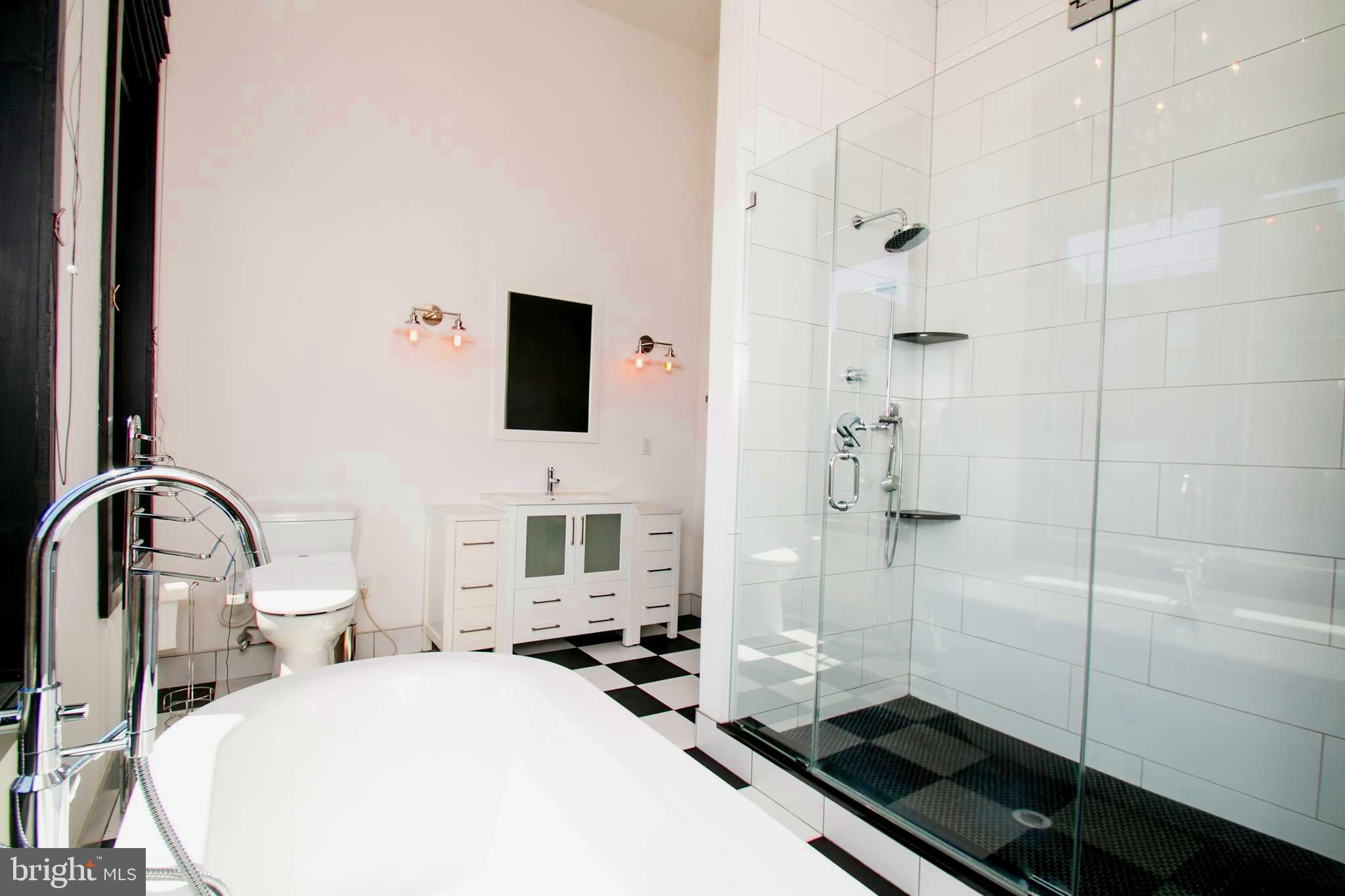 243 Tasker Street Philadelphia, PA 19148 - Photo 52 of 75 3rd full bathroom on the 2nd fl.