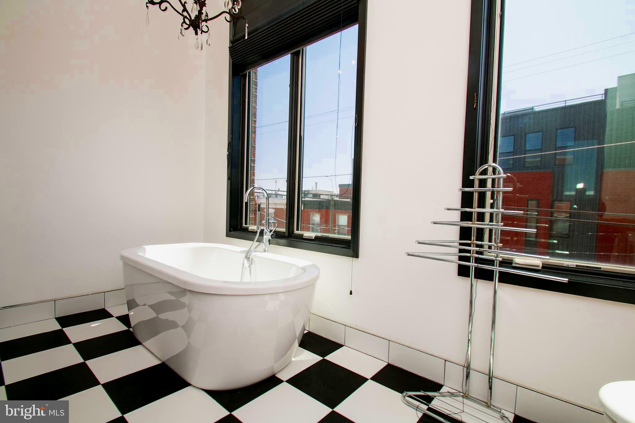 243 Tasker Street Philadelphia, PA 19148 - Photo 55 of 75 Bathroom