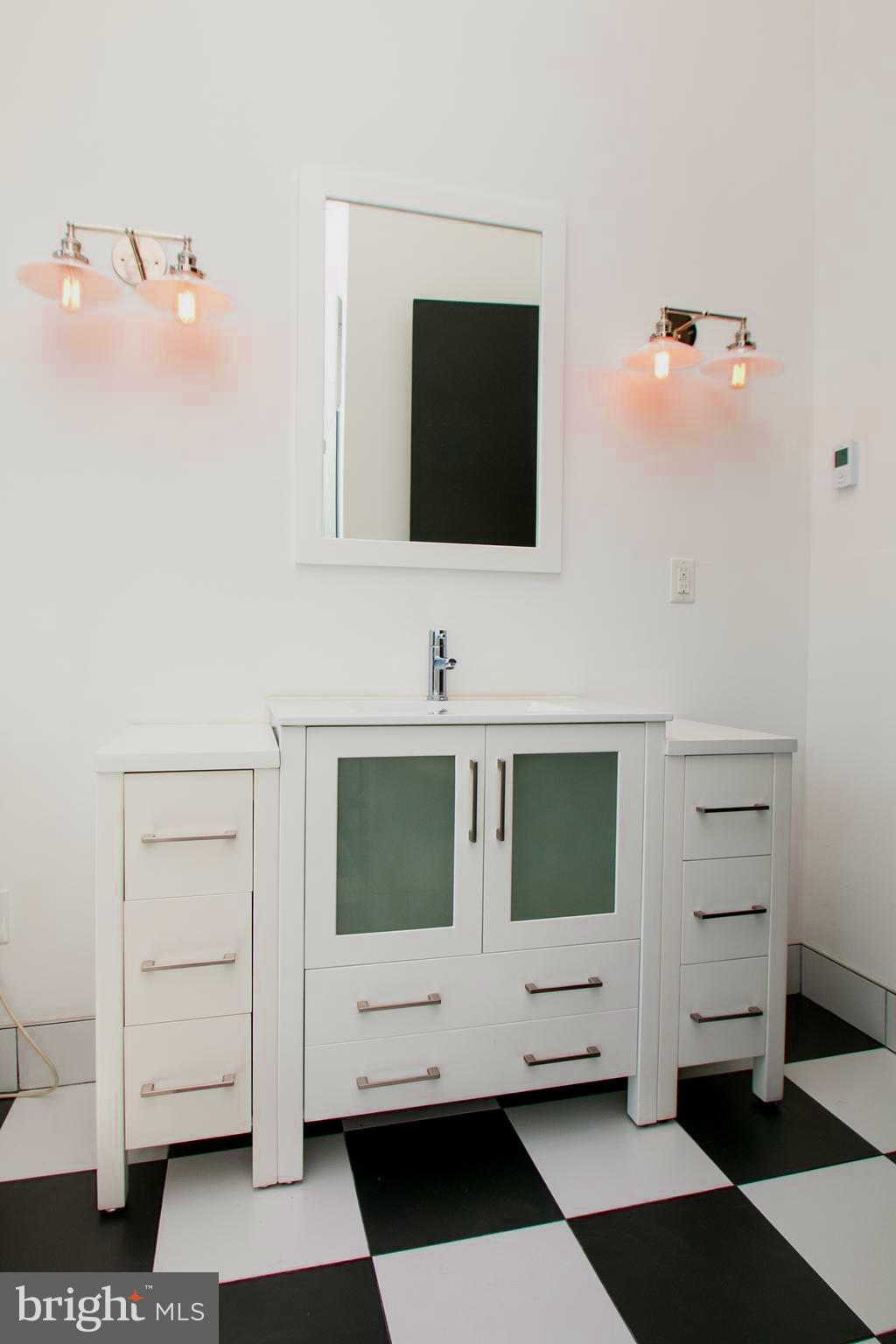 243 Tasker Street Philadelphia, PA 19148 - Photo 56 of 75 Bathroom