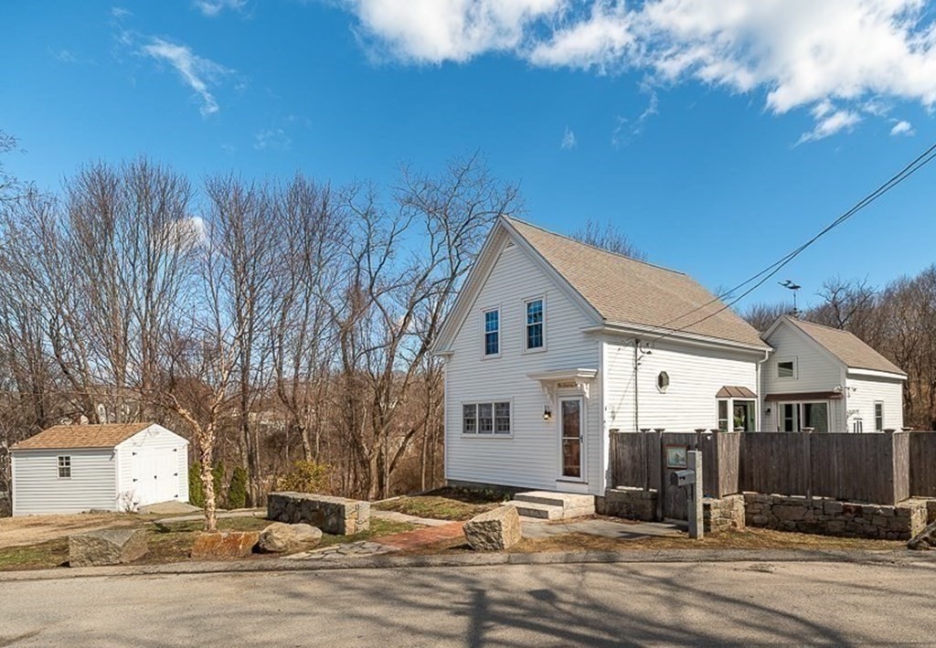 10 Quarry Street Gloucester, MA 01930 - Photo 5 of 27