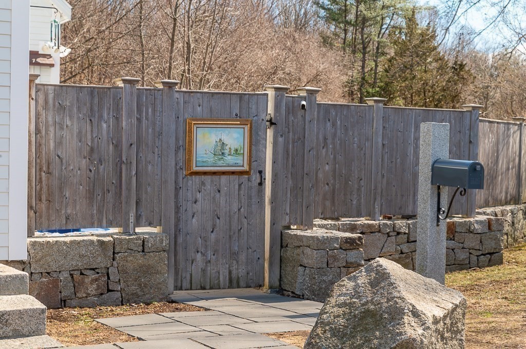 10 Quarry Street Gloucester, MA 01930 - Photo 7 of 27