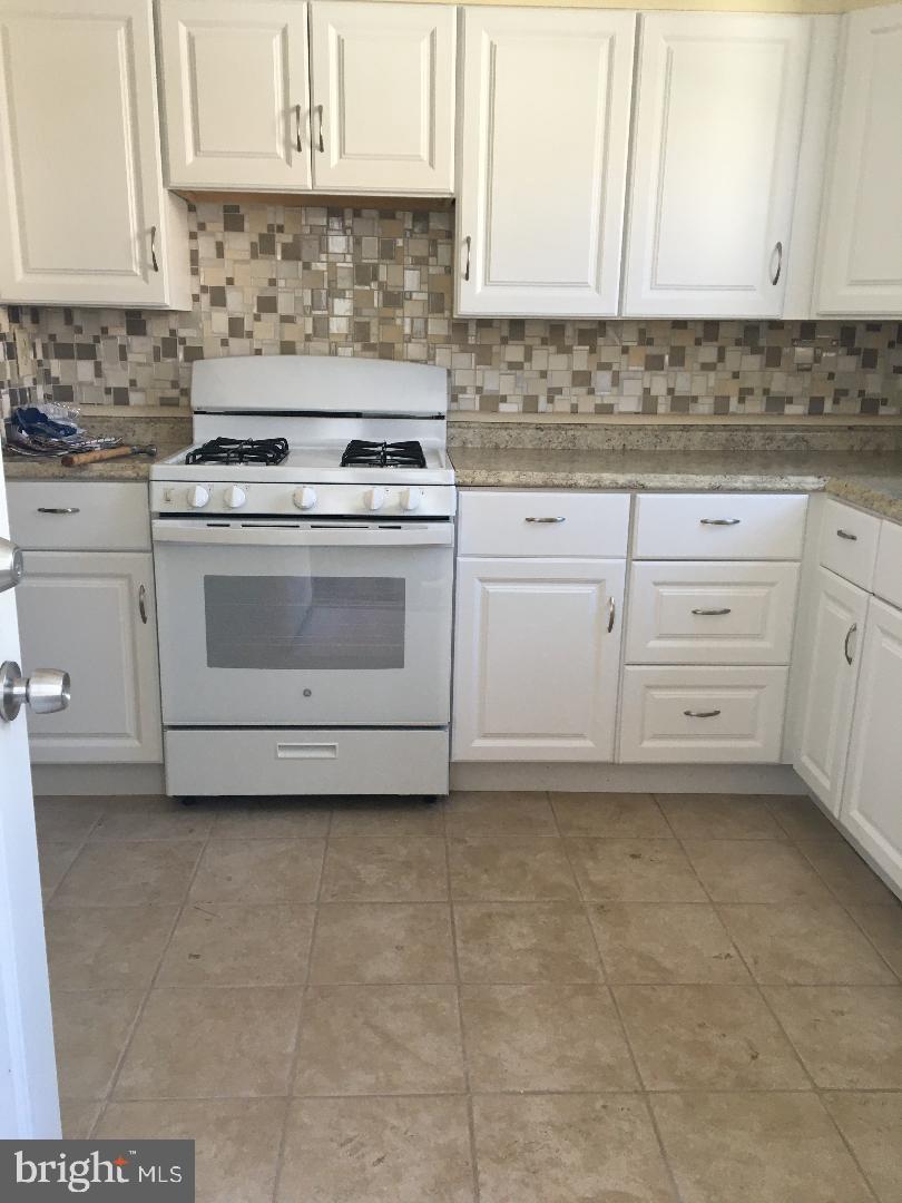 427 Millbank Road Upper Darby, PA 19082 - Photo 6 of 23