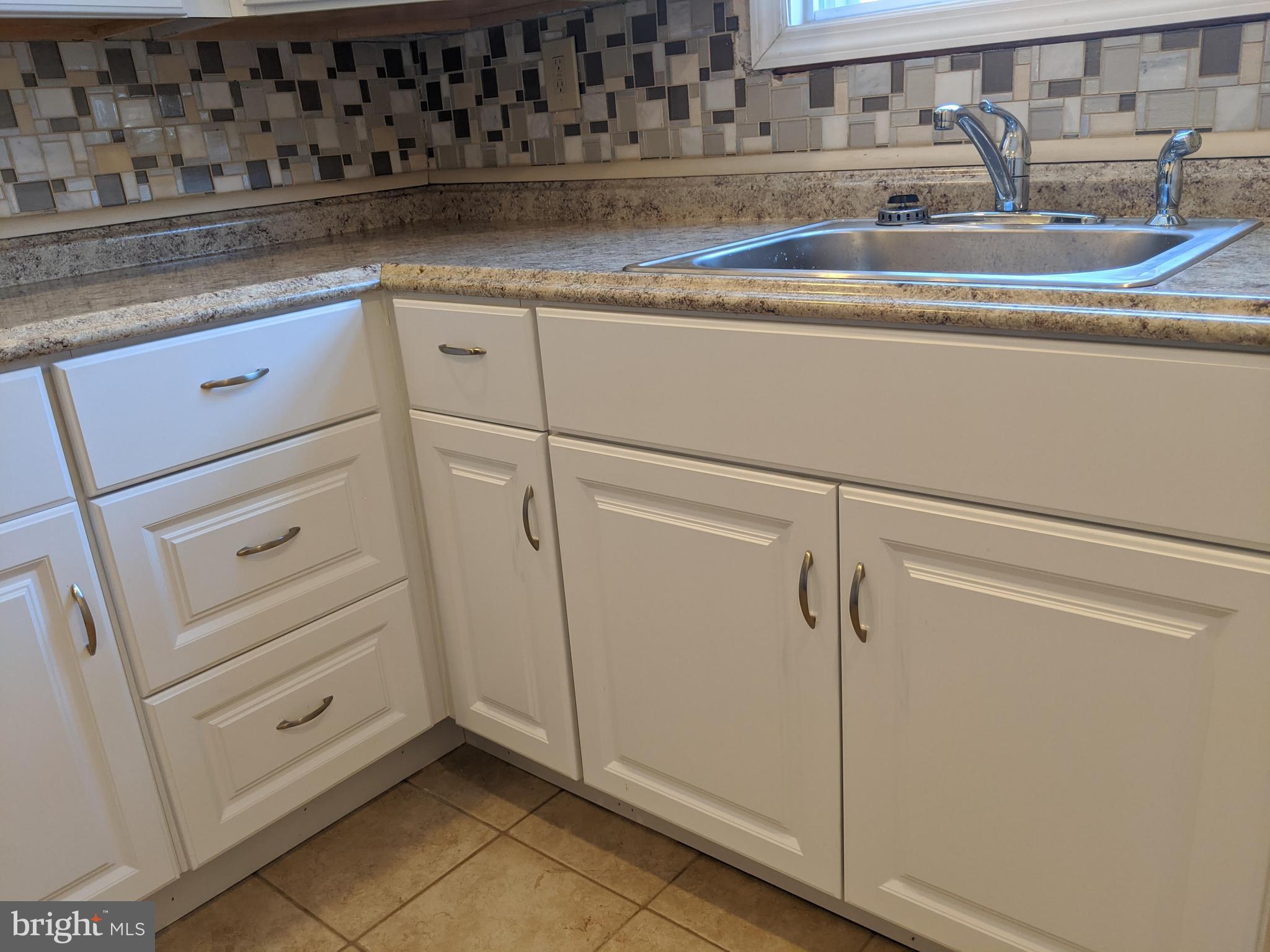 427 Millbank Road Upper Darby, PA 19082 - Photo 7 of 23