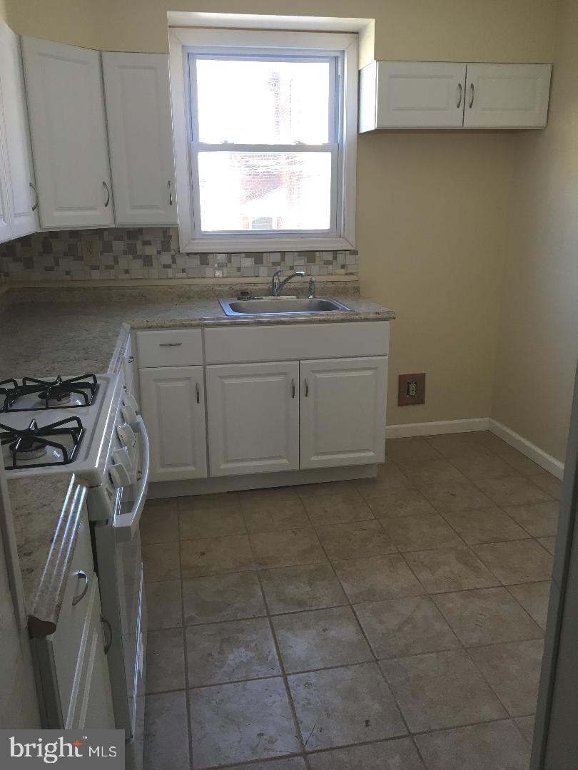 427 Millbank Road Upper Darby, PA 19082 - Photo 8 of 23