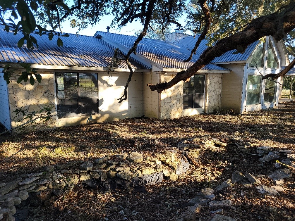 1046 Lutonsky Road Fayetteville, TX 78940 - Photo 2 of 25