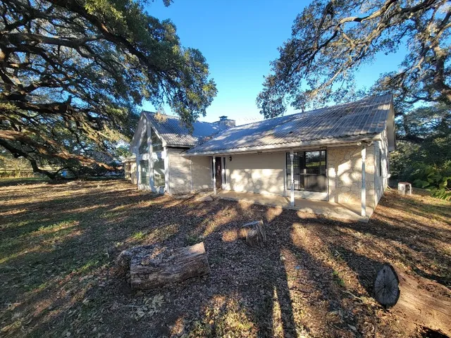 $306,000 | 1046 Lutonsky Road, Fayetteville, TX 78940