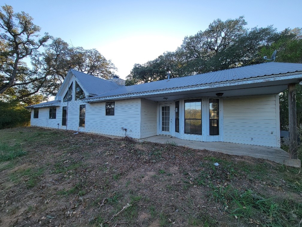 1046 Lutonsky Road Fayetteville, TX 78940 - Photo 4 of 25