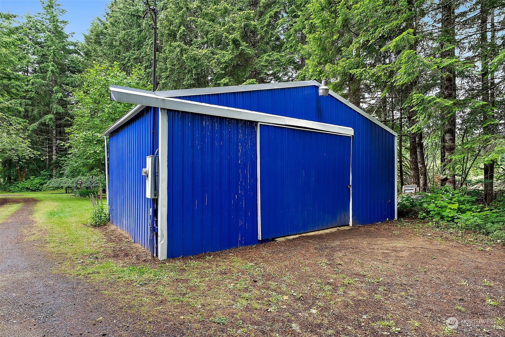 411 Leudinghaus Road Chehalis, WA 98532 - Photo 2 of 25 a view of backyard of house with green space