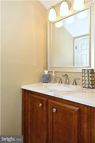 6909 Rochambeau Place Springfield, VA 22153 - Photo 12 of 29 Bath