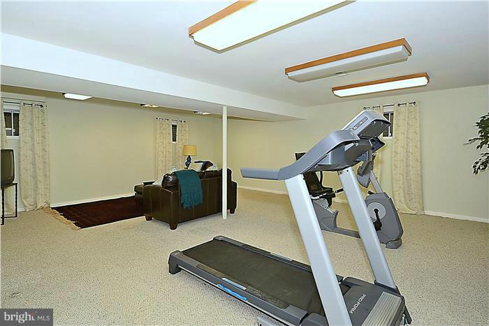 6909 Rochambeau Place Springfield, VA 22153 - Photo 21 of 29 Interior (General)