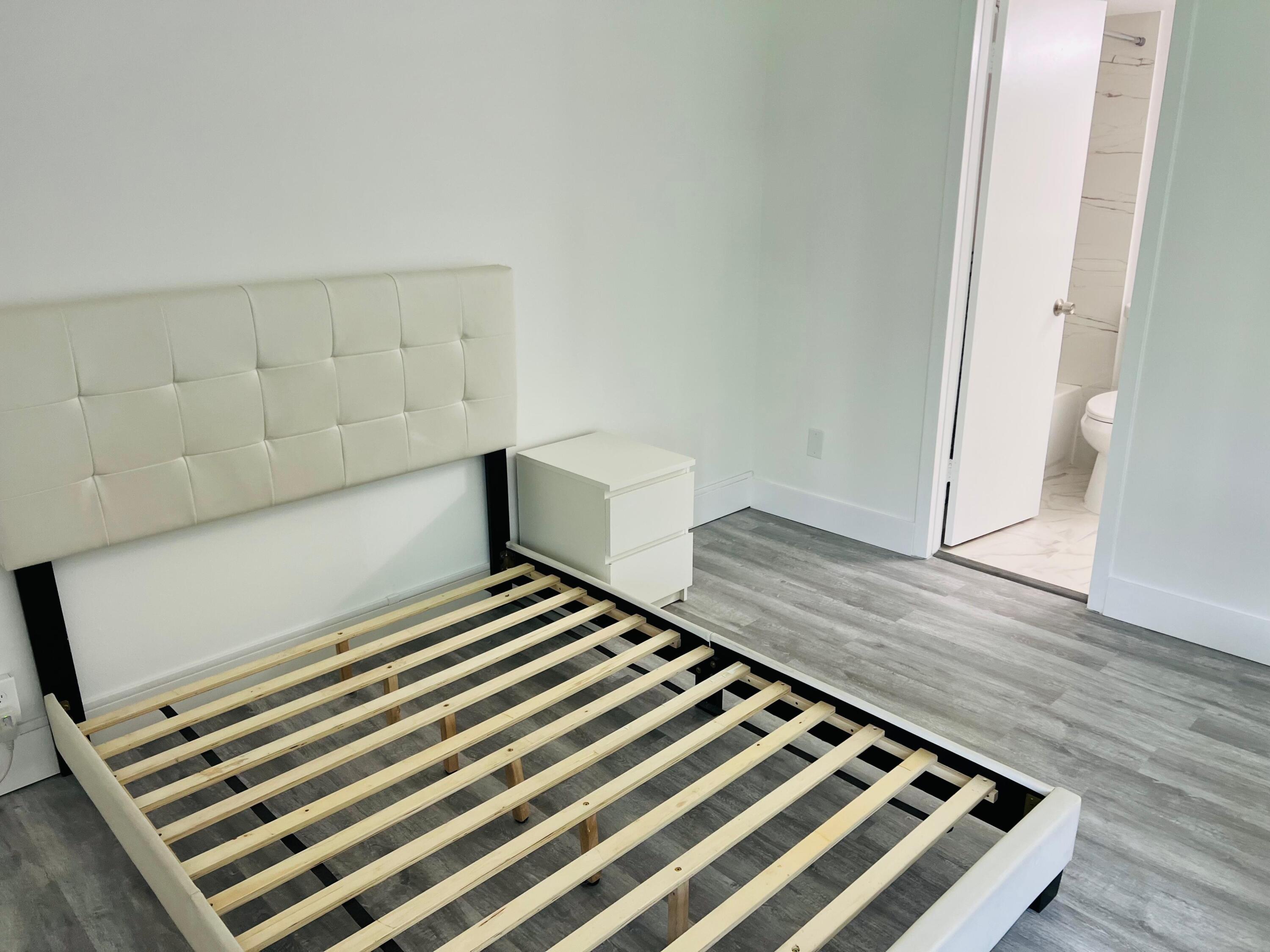 384 Fanshaw J Boca Raton, FL 33434 - Photo 14 of 31 8e8ab5f1-ea17-4ef1-9e44-e757dd51a114