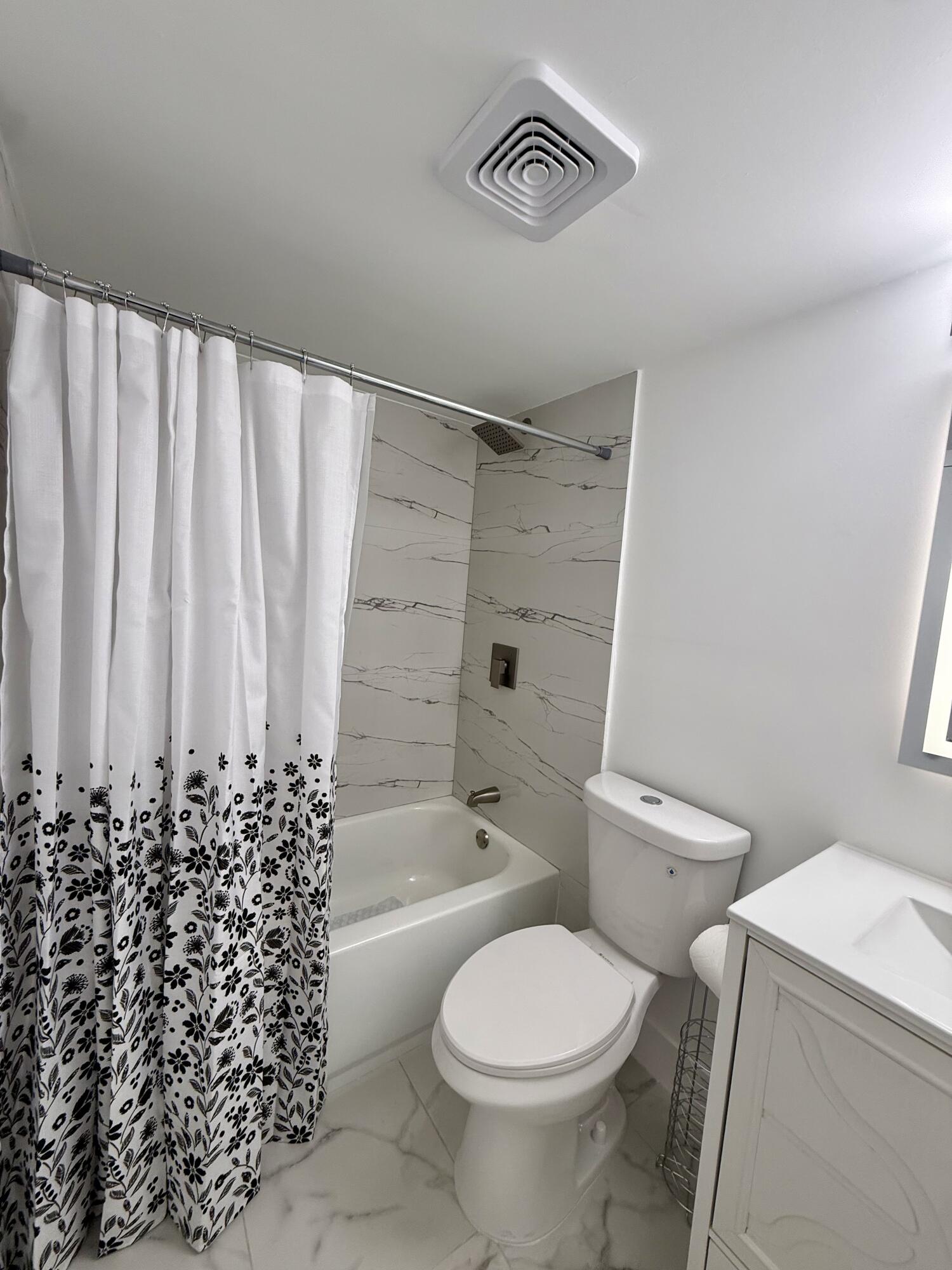 384 Fanshaw J Boca Raton, FL 33434 - Photo 16 of 31 IMG_2444