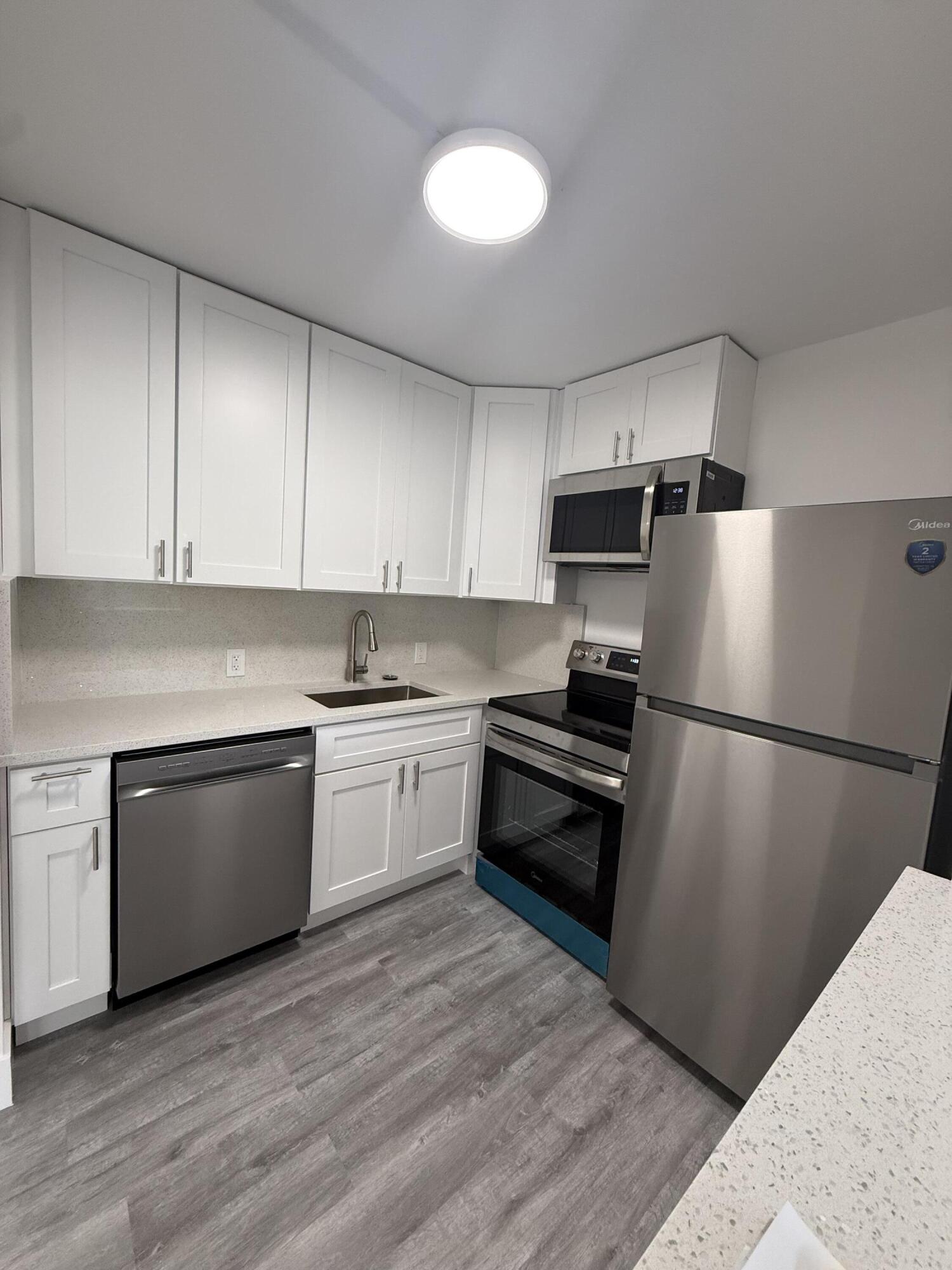 384 Fanshaw J Boca Raton, FL 33434 - Photo 8 of 31 IMG_2424 2