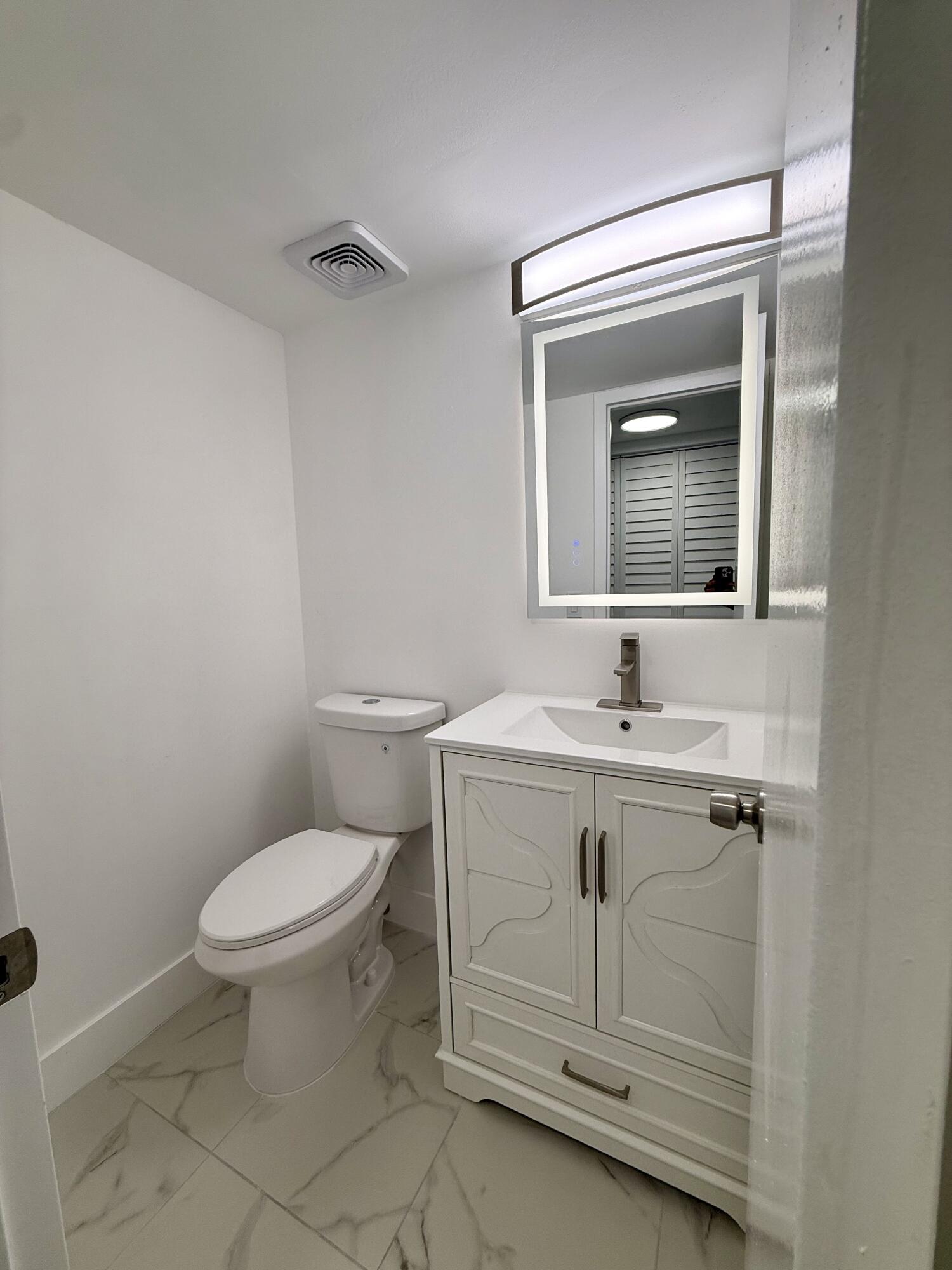 384 Fanshaw J Boca Raton, FL 33434 - Photo 10 of 31 IMG_2414