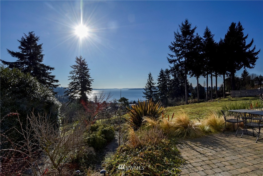 17310 Sylvester Road Southwest Burien, WA 98166 - Photo 1 of 25 Gallery Image 1