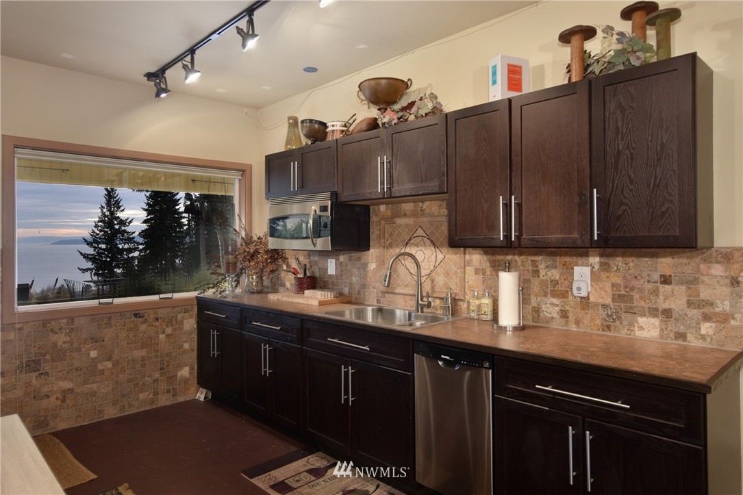 17310 Sylvester Road Southwest Burien, WA 98166 - Photo 18 of 25 Gallery Image 18