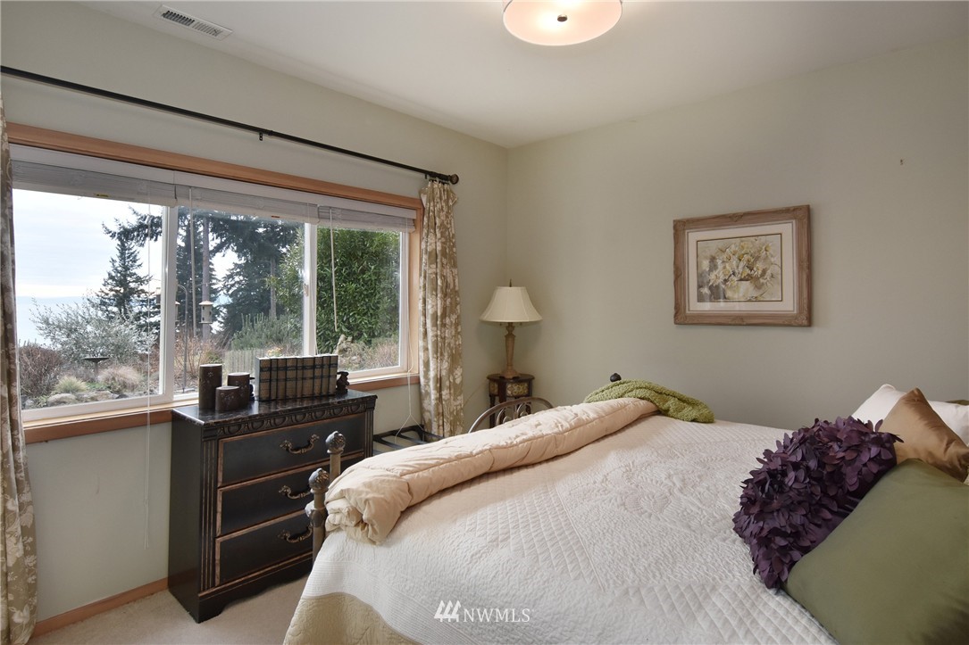 17310 Sylvester Road Southwest Burien, WA 98166 - Photo 21 of 25 Gallery Image 21
