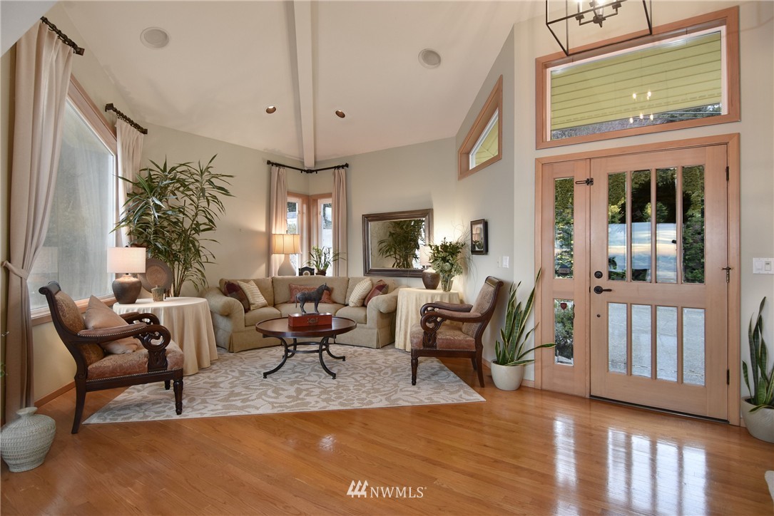 17310 Sylvester Road Southwest Burien, WA 98166 - Photo 5 of 25 Gallery Image 5