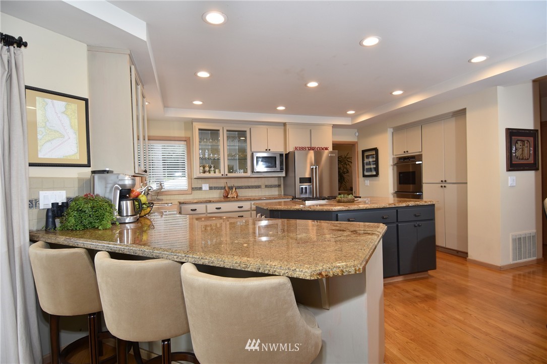 17310 Sylvester Road Southwest Burien, WA 98166 - Photo 9 of 25 Gallery Image 9