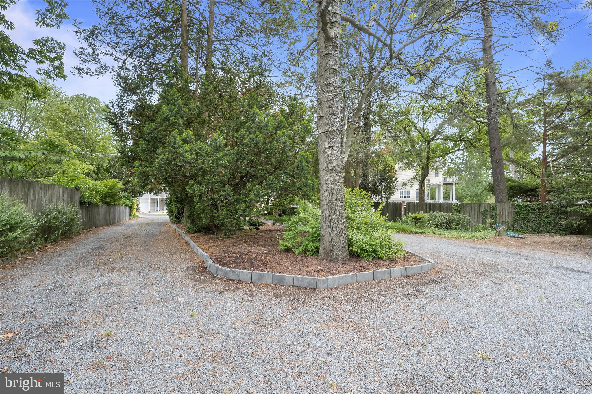 7720 West Shore Road Pasadena, MD 21122 - Photo 58 of 61 Circular Driveway