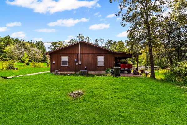 a view of a house with a backyard
