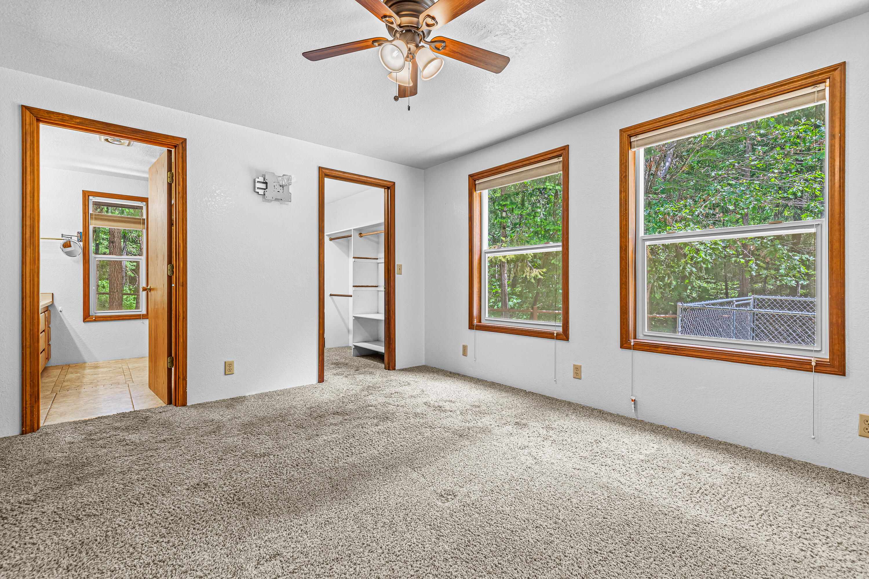 311 Peco Road Grants Pass, OR 97526 - Photo 15 of 67 9R9A1374