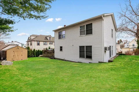 a view of a house with backyard