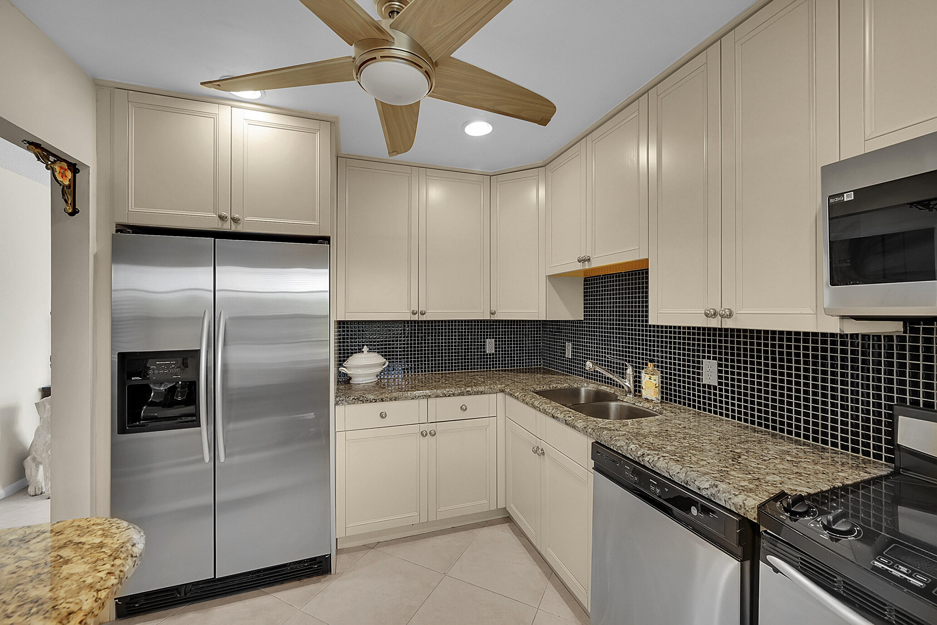 9262 Vista Del Lago, Unit H Boca Raton, FL 33428 - Photo 4 of 25 05_0 (5)