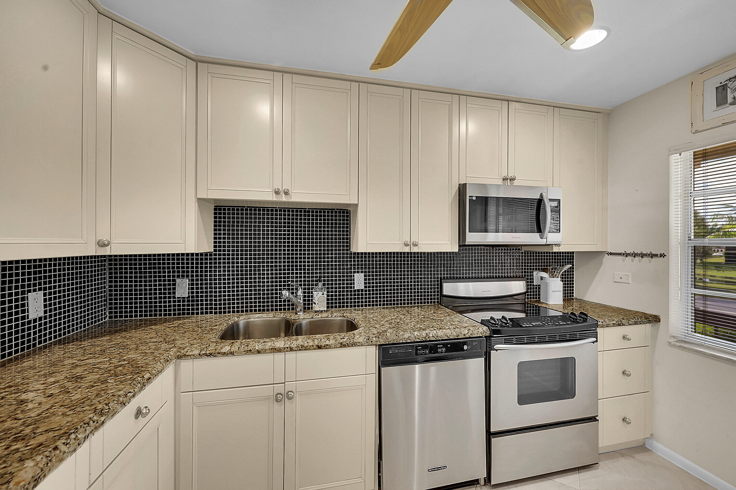 9262 Vista Del Lago, Unit H Boca Raton, FL 33428 - Photo 5 of 25 06_0 (6)