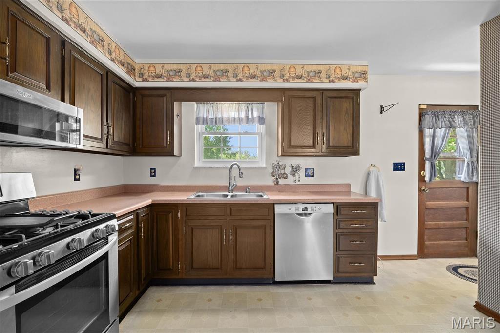 10774 Hickory Flat Road Highland, IL 62249 - Photo 11 of 35