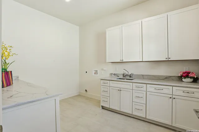 $1,155,000 | 301 Tuttle Road, Terrell Hills, TX 78209