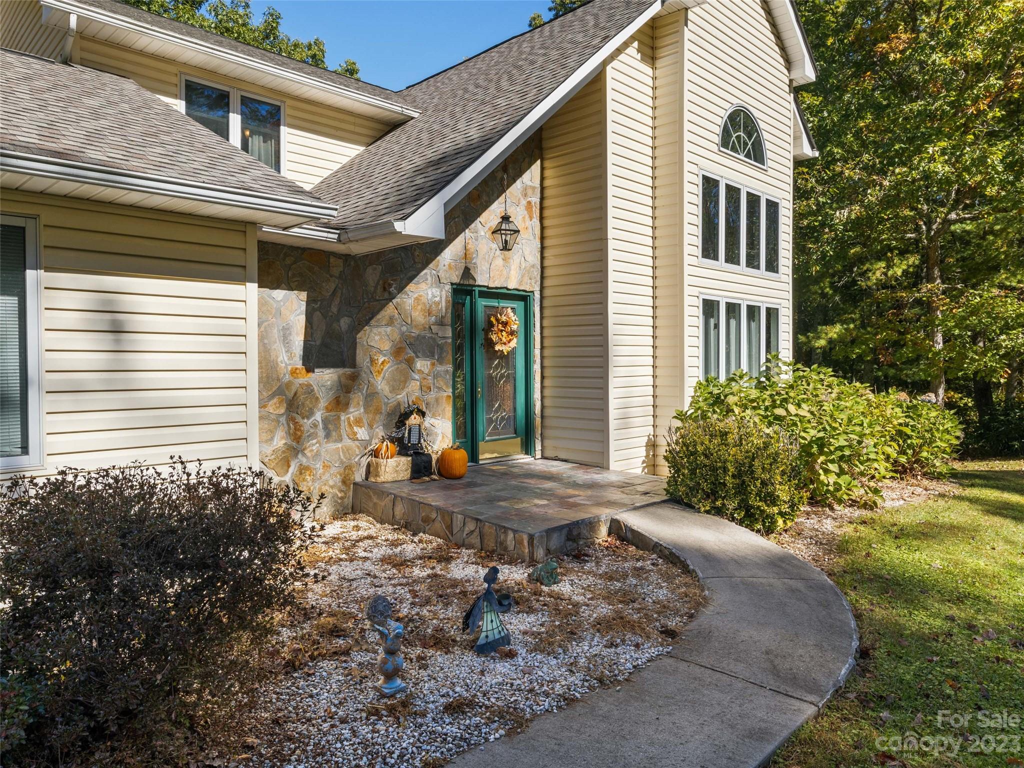320 Vance Farm Road Spruce Pine, NC 28777 - Photo 4 of 35 Gallery Image 4