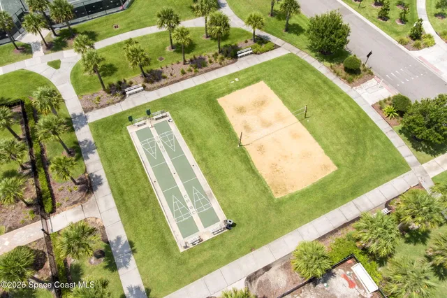 a view of an outdoor space