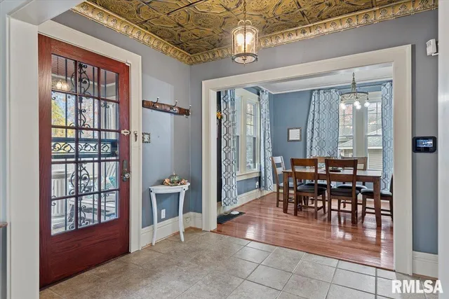 $269,900 | 909 South Walnut Street, Springfield, IL 62704