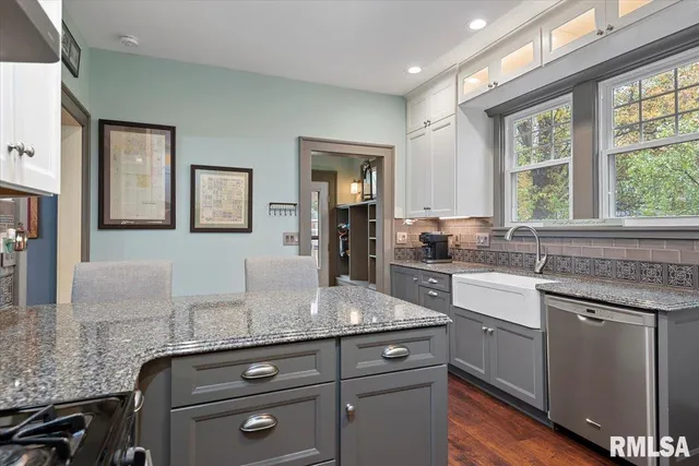 $269,900 | 909 South Walnut Street, Springfield, IL 62704