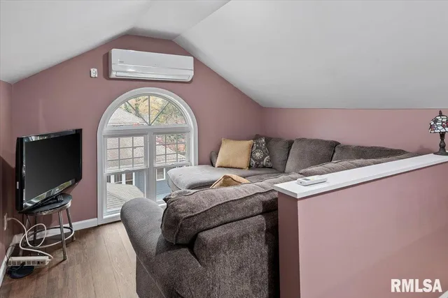 $269,900 | 909 South Walnut Street, Springfield, IL 62704