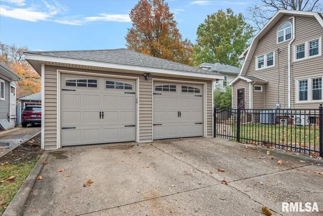 $269,900 | 909 South Walnut Street, Springfield, IL 62704