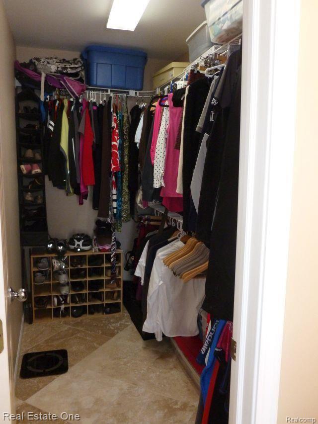 2342 Millbrook Court Rochester, MI 48306 - Photo 22 of 36 Master Walk In Closet