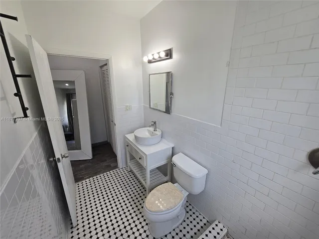 $1,990 | 1345 Pennsylvania Avenue, Unit 2C, Miami Beach, FL 33139