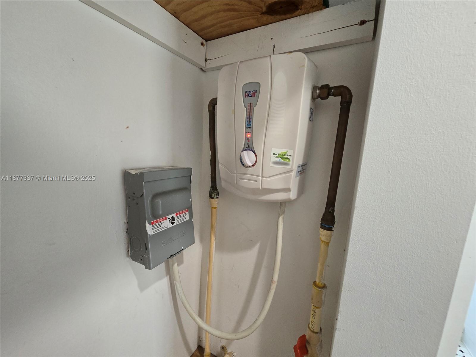 1345 Pennsylvania Avenue, Unit 2C Miami Beach, FL 33139 - Photo 17 of 18 a view of bathroom