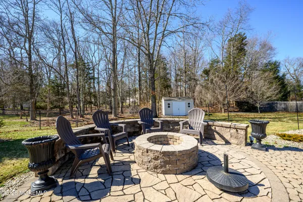 a view of a house with backyard and trees