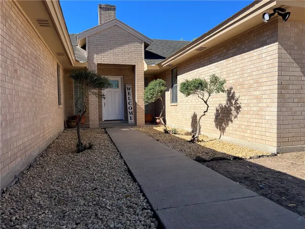 $295,900 | 402 Santa Maria Avenue, San Diego, TX 78384