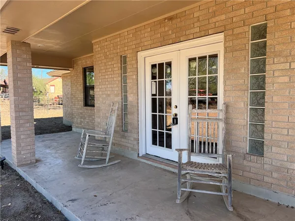 $295,900 | 402 Santa Maria Avenue, San Diego, TX 78384