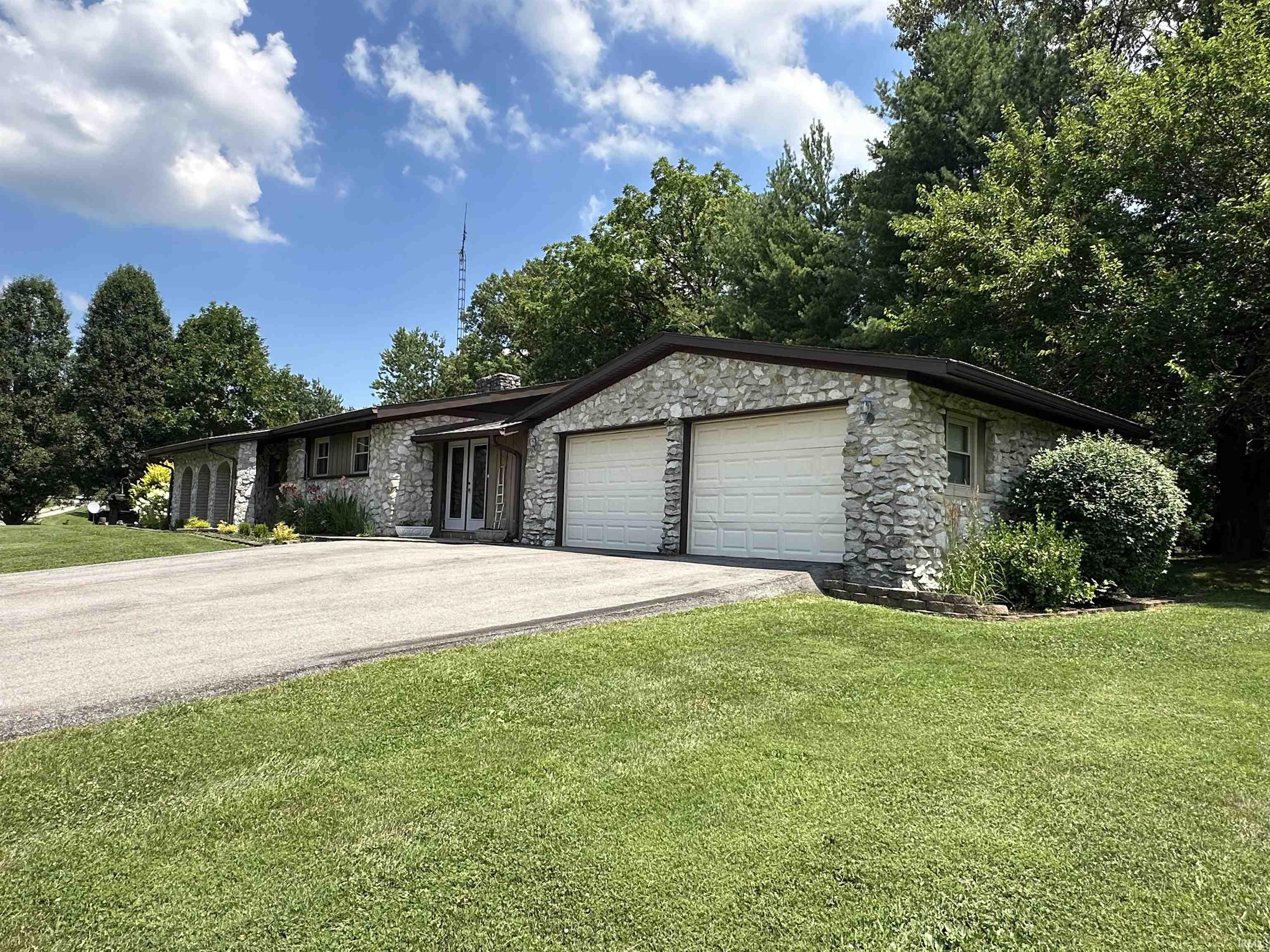 40 Ramey Drive Mitchell, IN 47446 - Photo 2 of 34