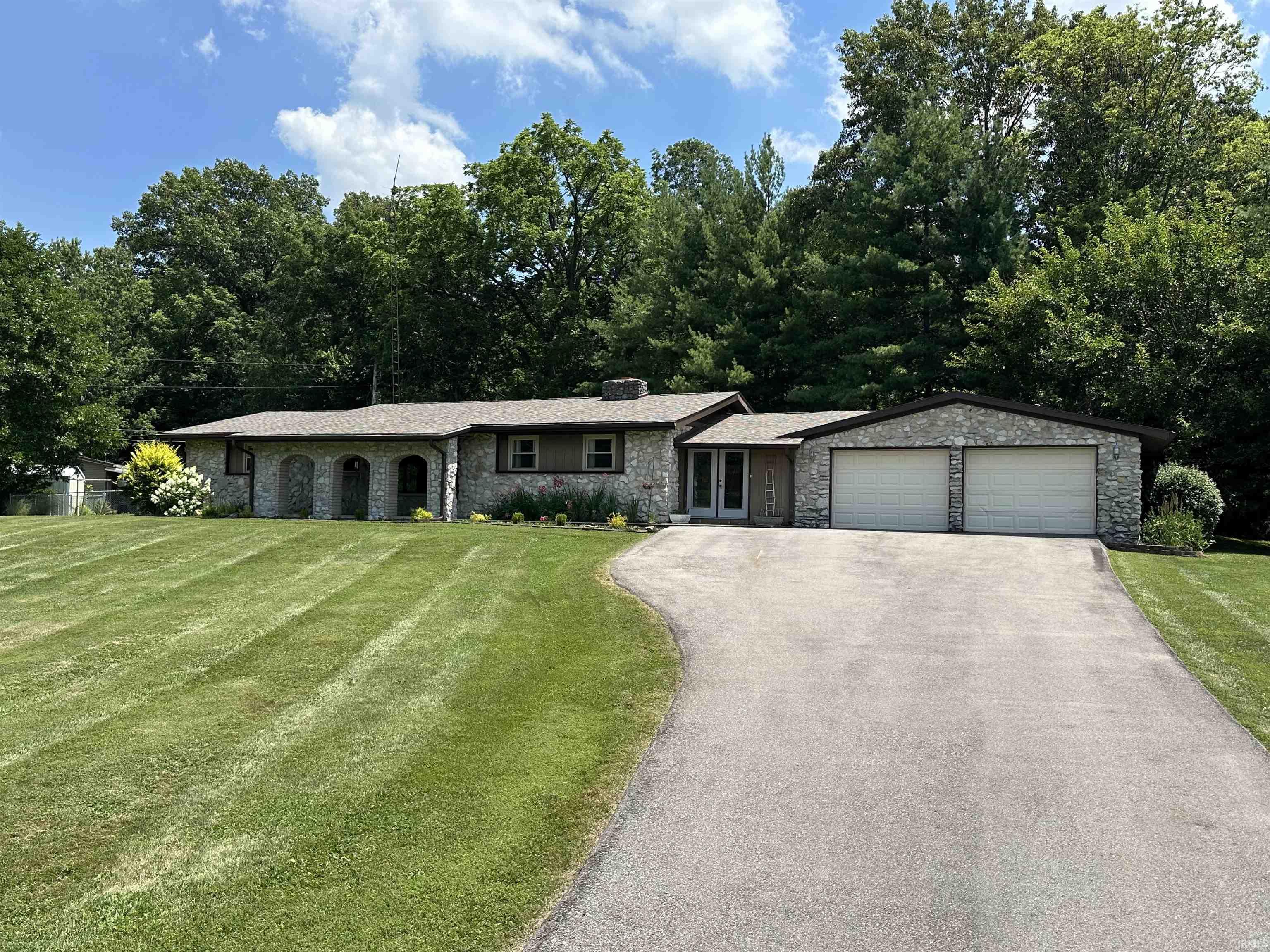 40 Ramey Drive Mitchell, IN 47446 - Photo 5 of 34