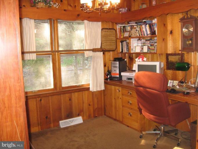 2007 Valley Road Berkeley Springs, WV 25411 - Photo 11 of 30 Den